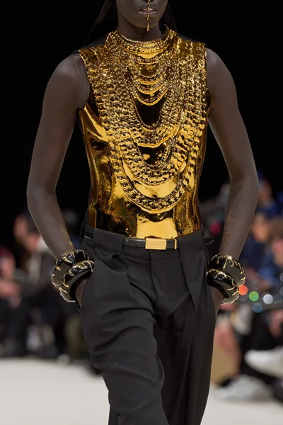 Look 150